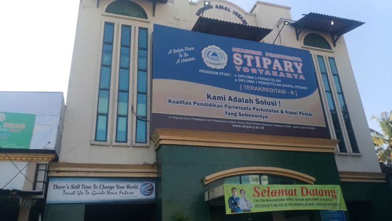 Maukuliah Akademi Pariwisata Stipary 4017